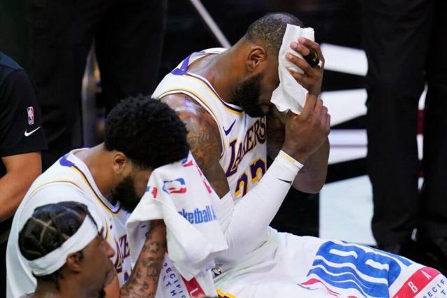 世界杯客户端安装包-戴维斯：首战输球责任在我！ 后续调整湖人刻不容缓